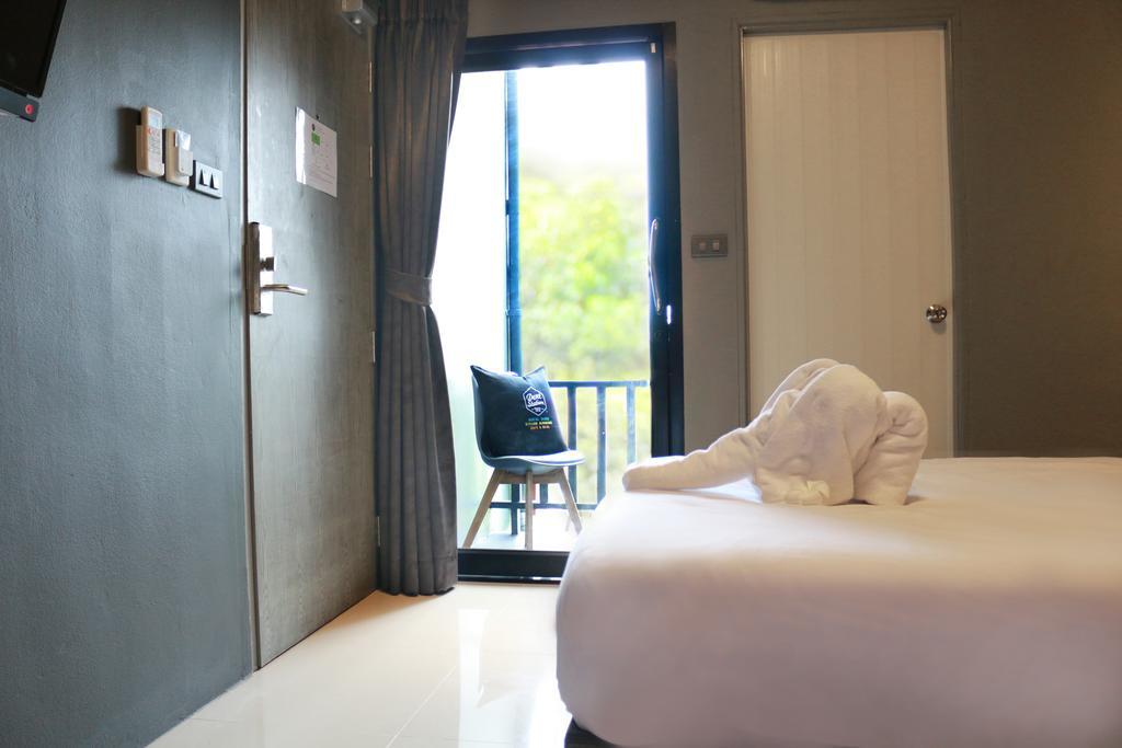 Dent Station Resident Hotel Phuket Exterior photo