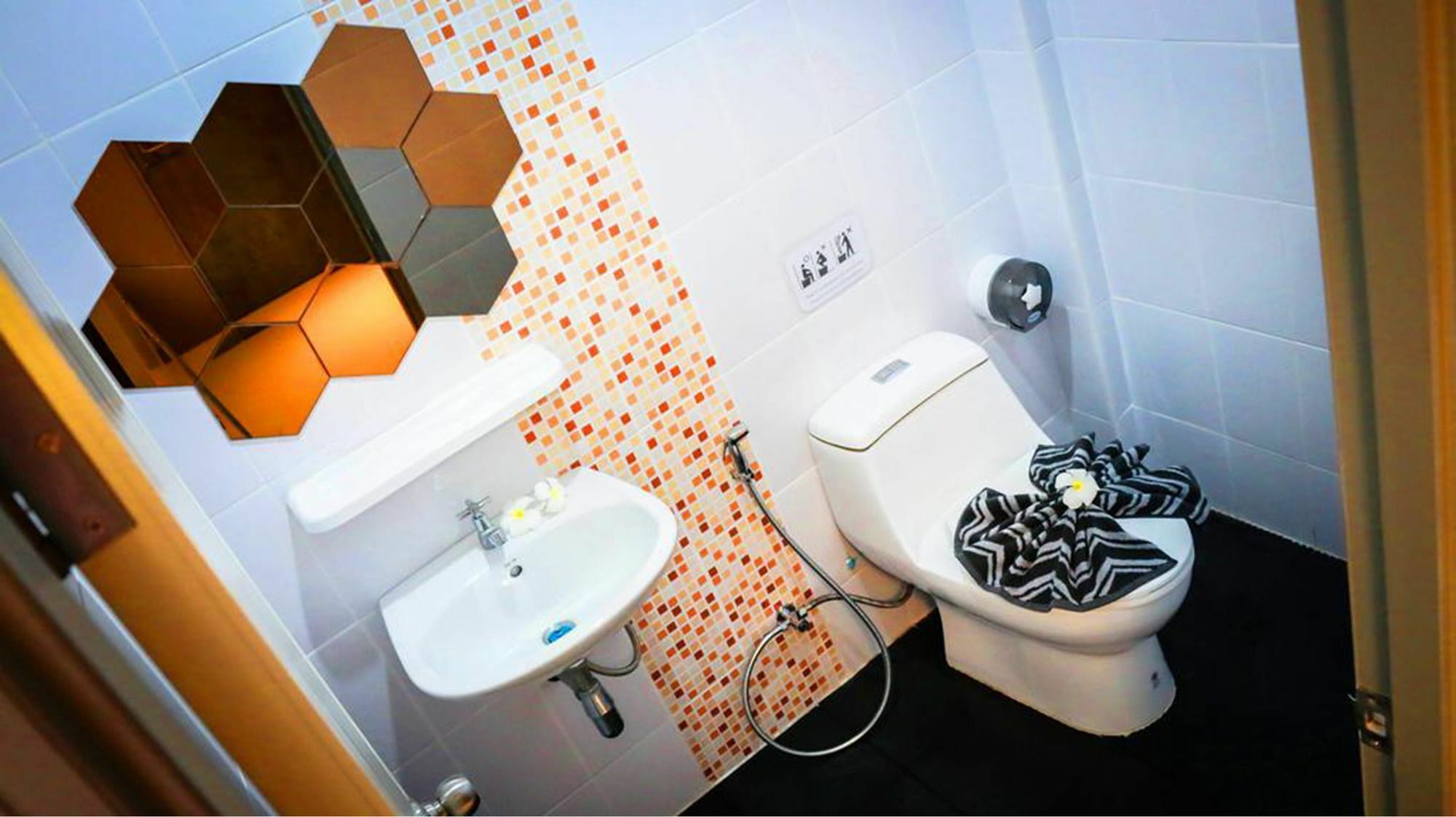 Dent Station Resident Hotel Phuket Exterior photo